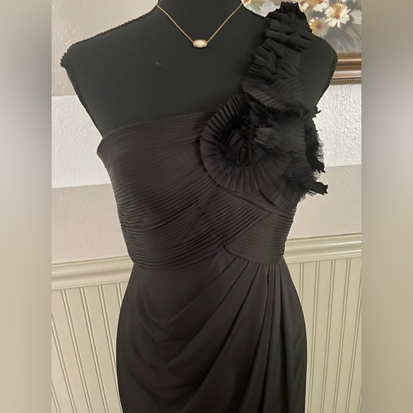 Adrianna Papell Boutique Evening Black Ones
Shoulder Column Gown size 10 - Picture 3 of 15